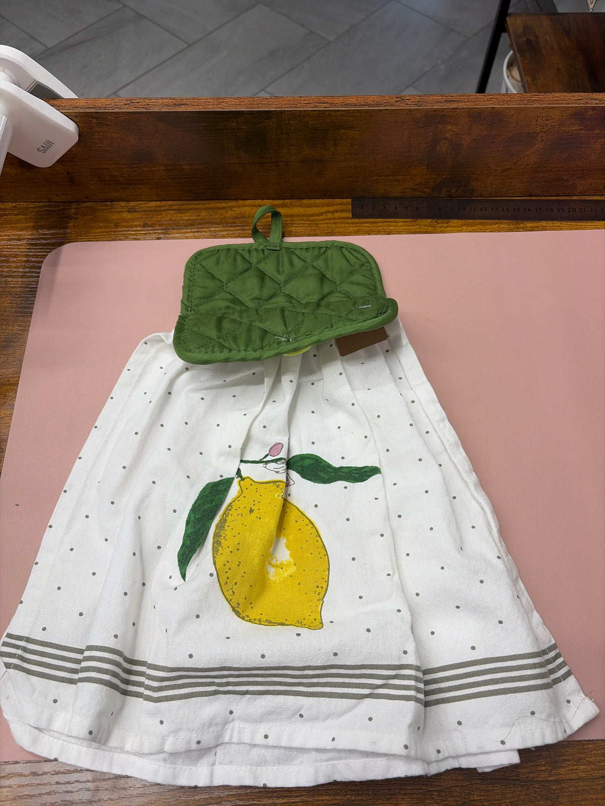 kitchen towel / potholder ￼