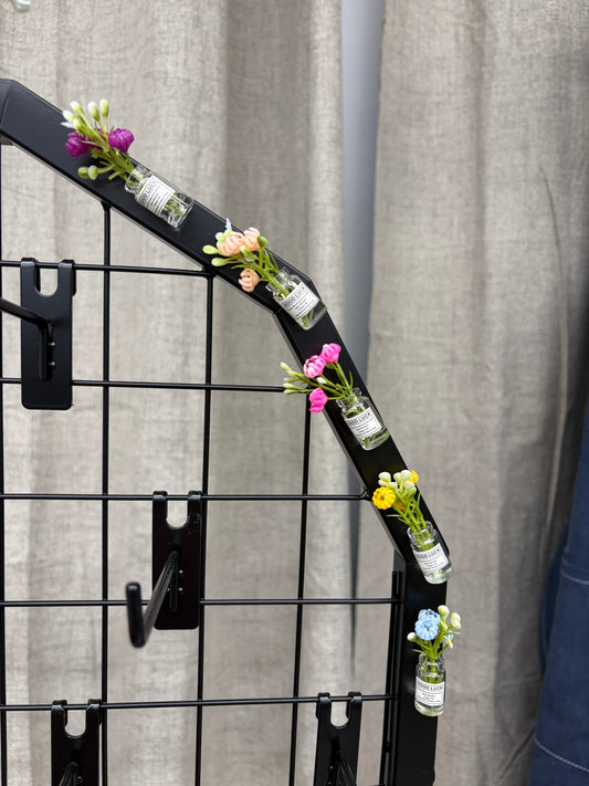 Flower vase magnets