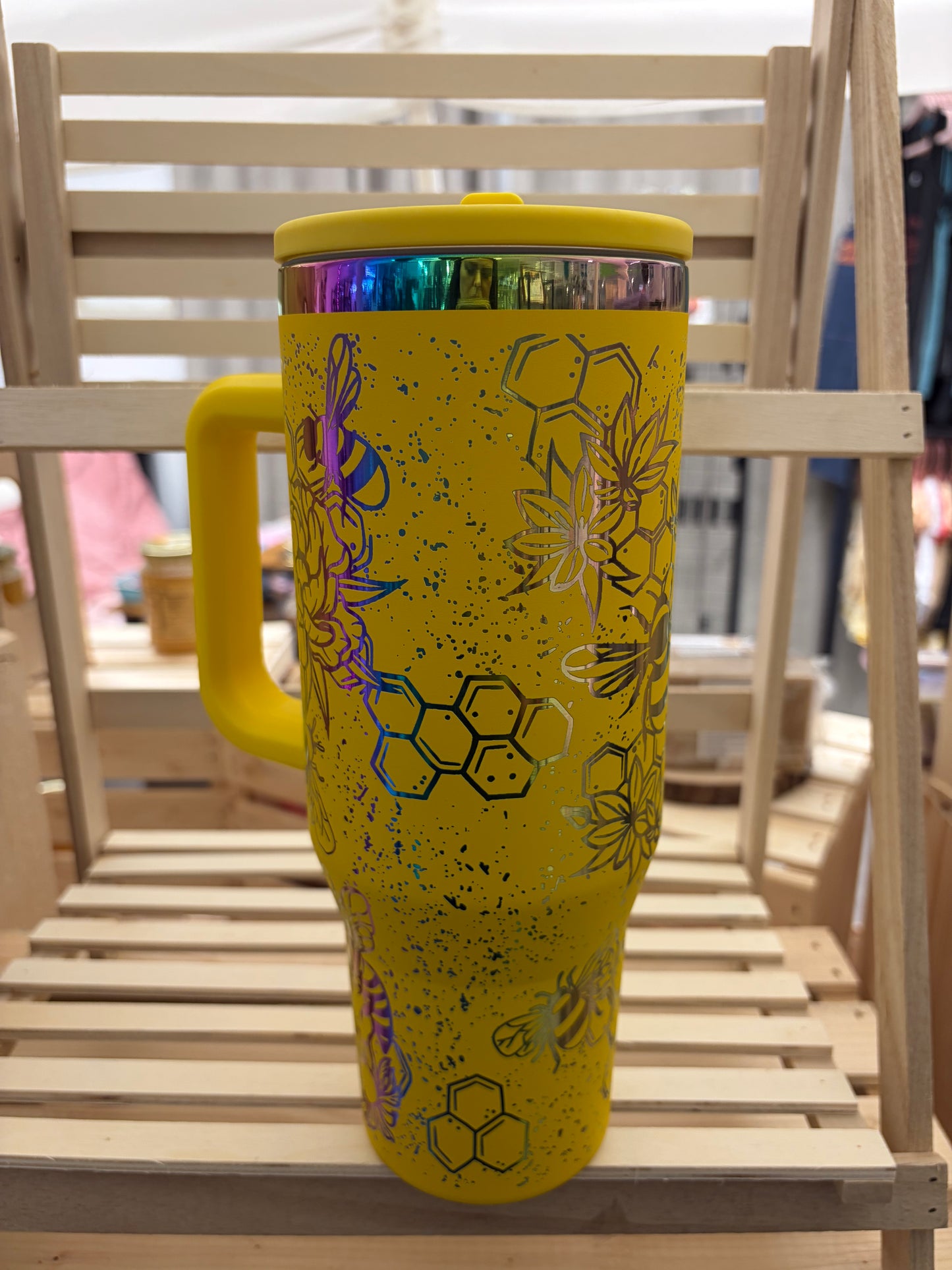 COLOUR-SHIFTING LASER TUMBLERS
